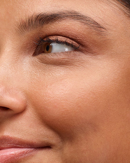 LumeVeil Glistening Eye Glow