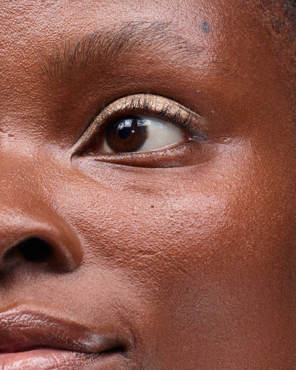 LumeVeil Glistening Eye Glow