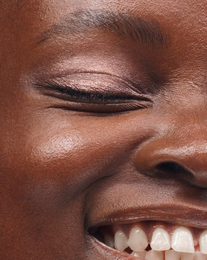 LumeVeil Glistening Eye Glow