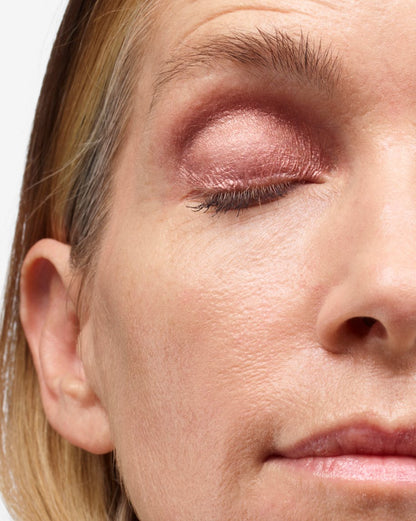 LumeVeil Glistening Eye Glow