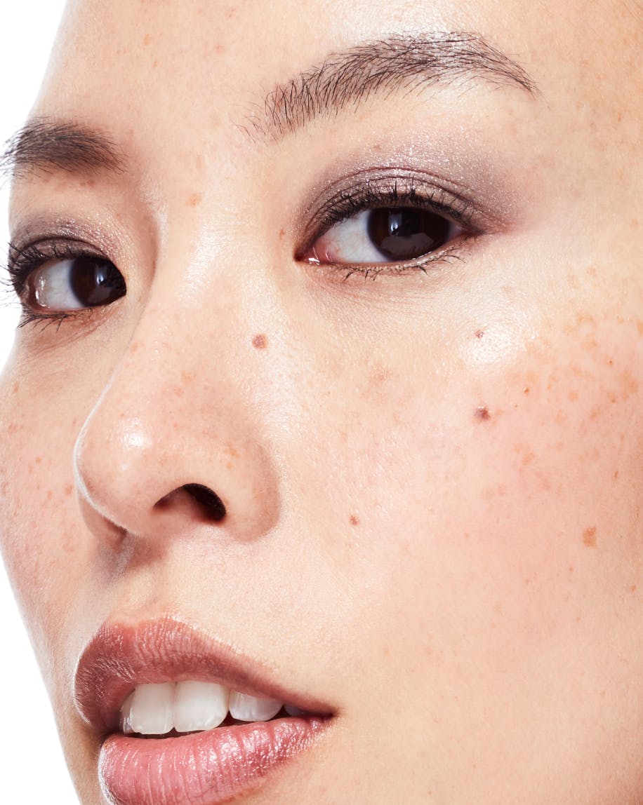 LumeVeil Glistening Eye Glow