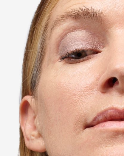 LumeVeil Glistening Eye Glow