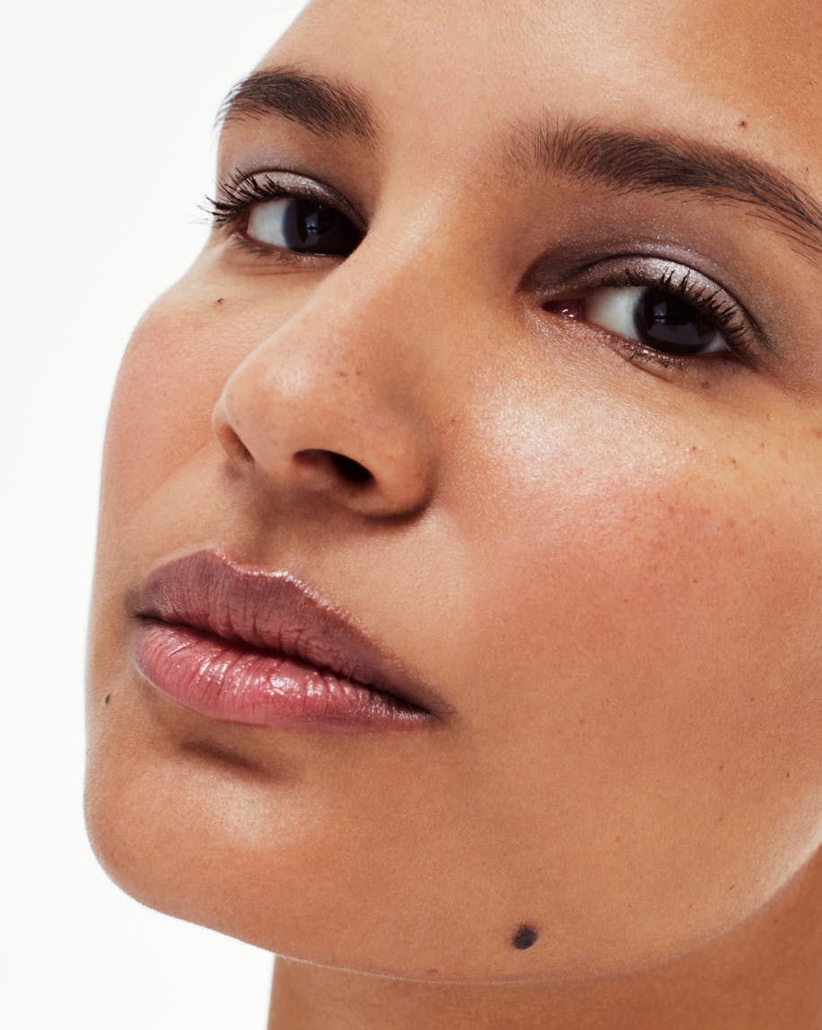 LumeVeil Glistening Eye Glow