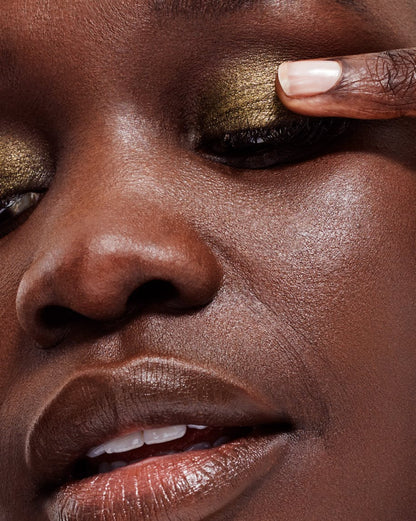 LumeVeil Glistening Eye Glow