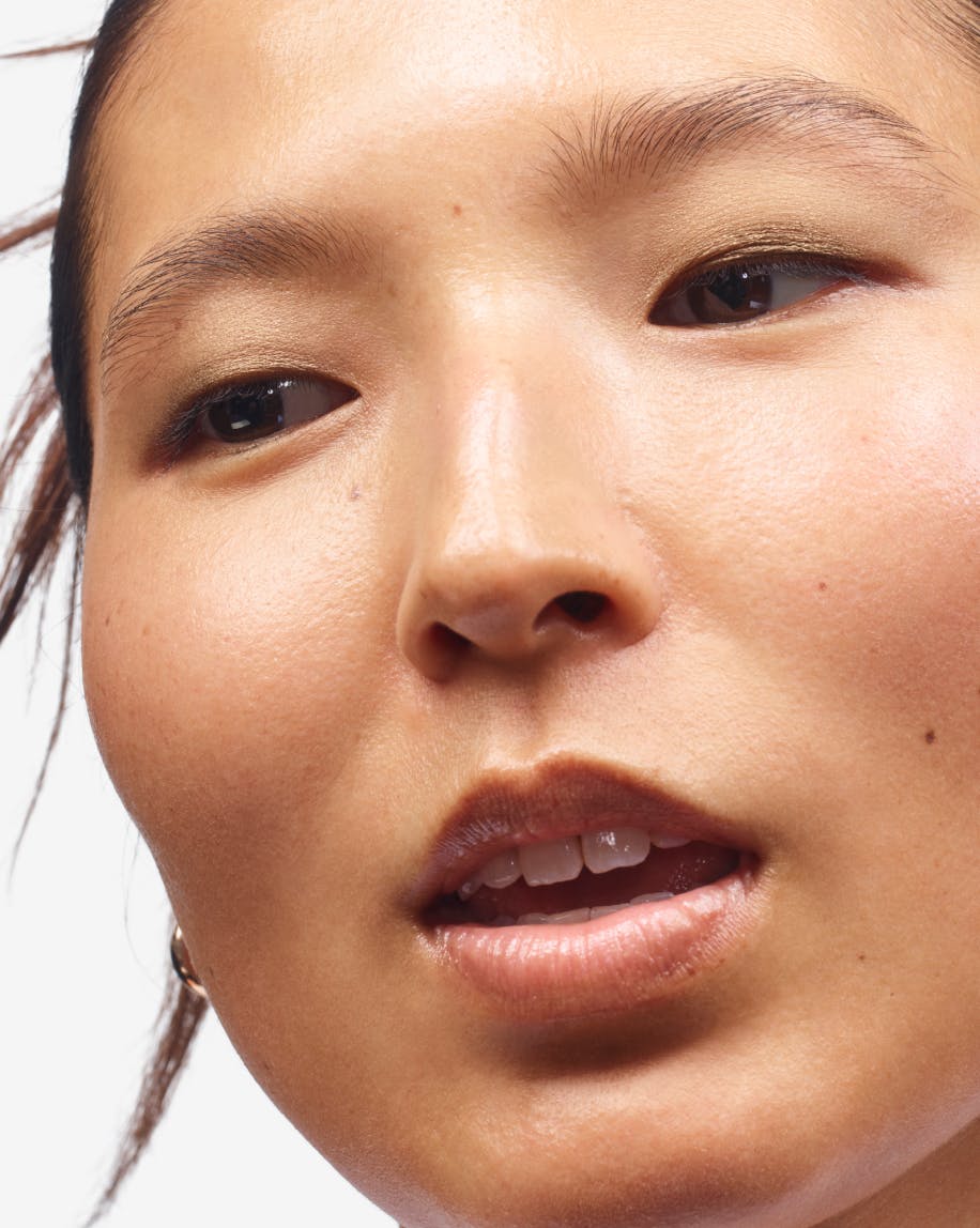 LumeVeil Glistening Eye Glow