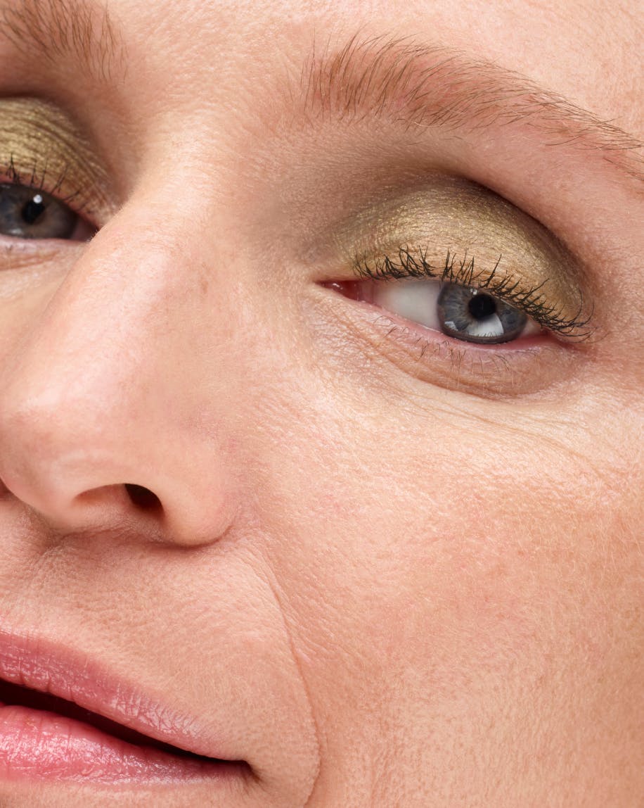 LumeVeil Glistening Eye Glow