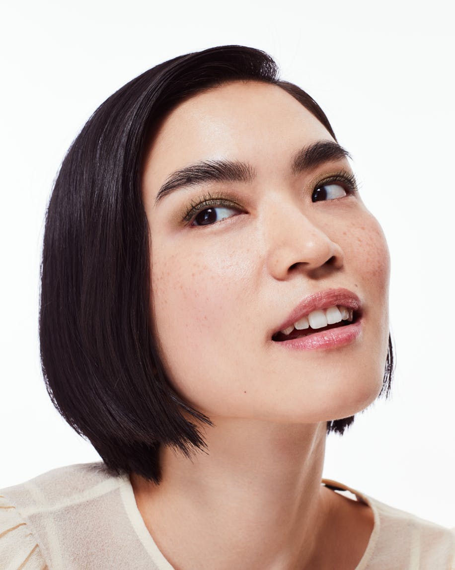 LumeVeil Glistening Eye Glow