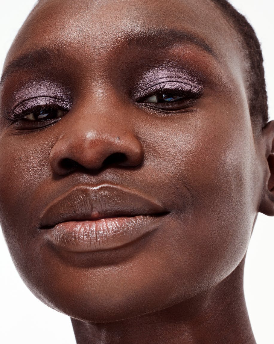 LumeVeil Glistening Eye Glow