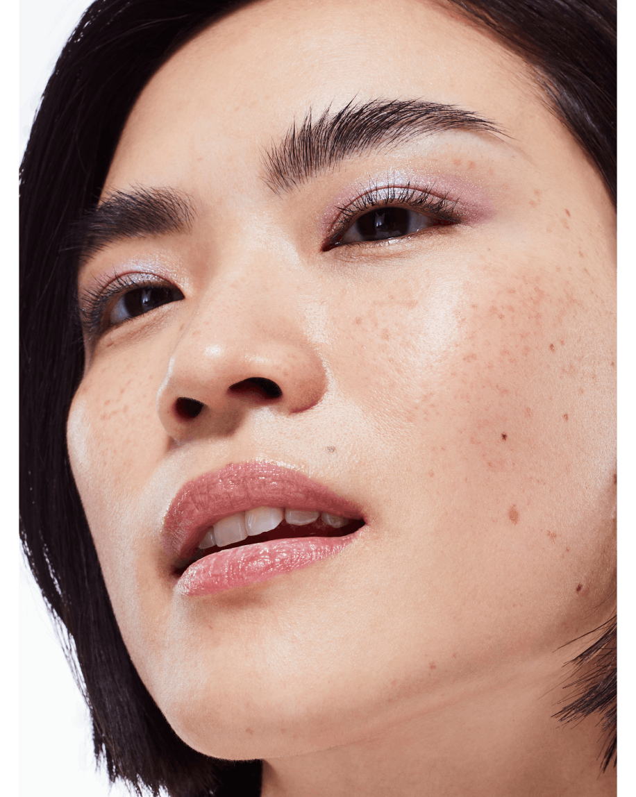 LumeVeil Glistening Eye Glow