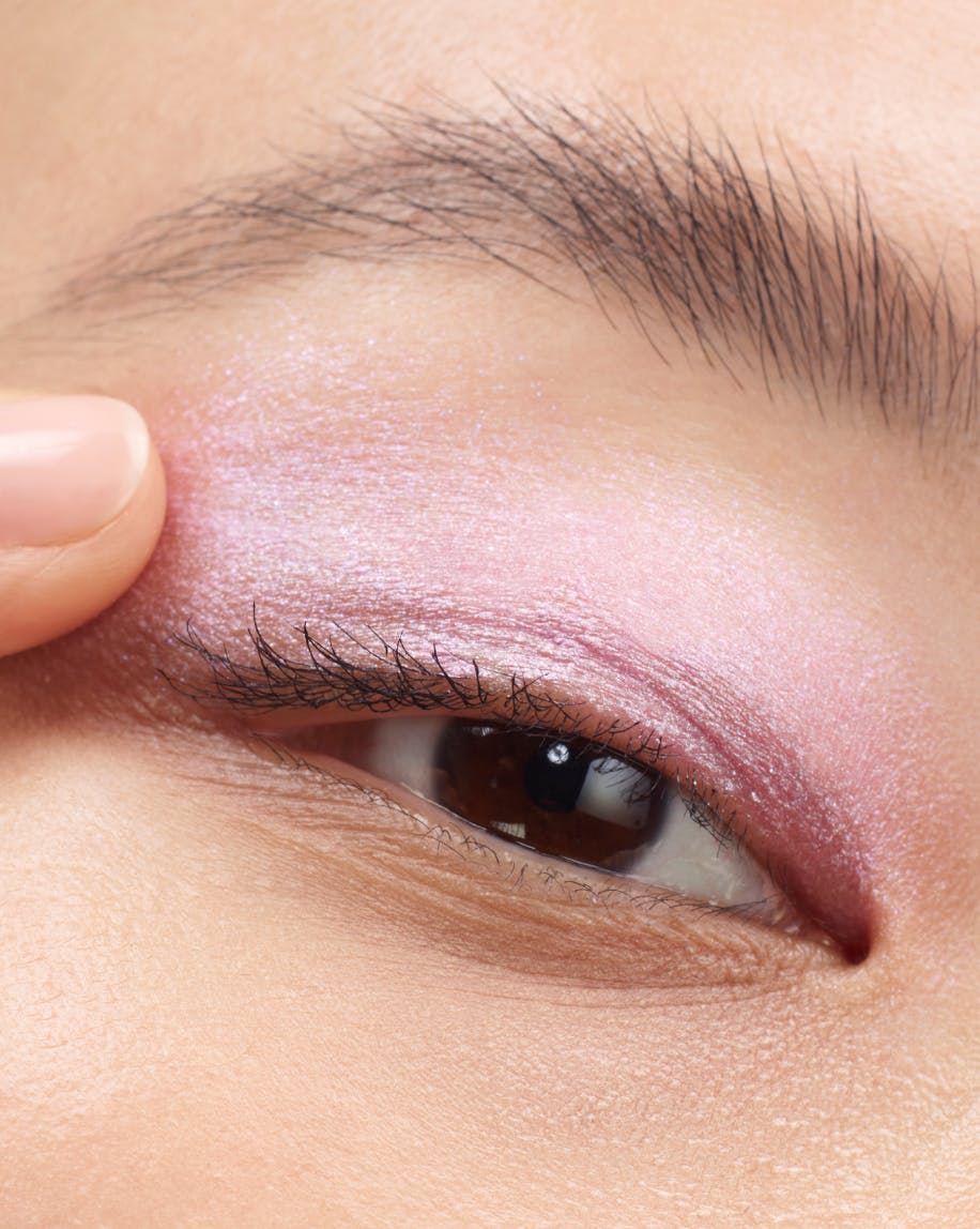 LumeVeil Glistening Eye Glow