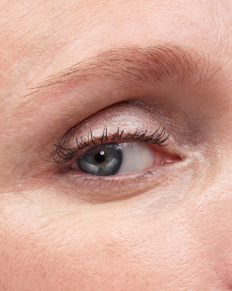 LumeVeil Glistening Eye Glow