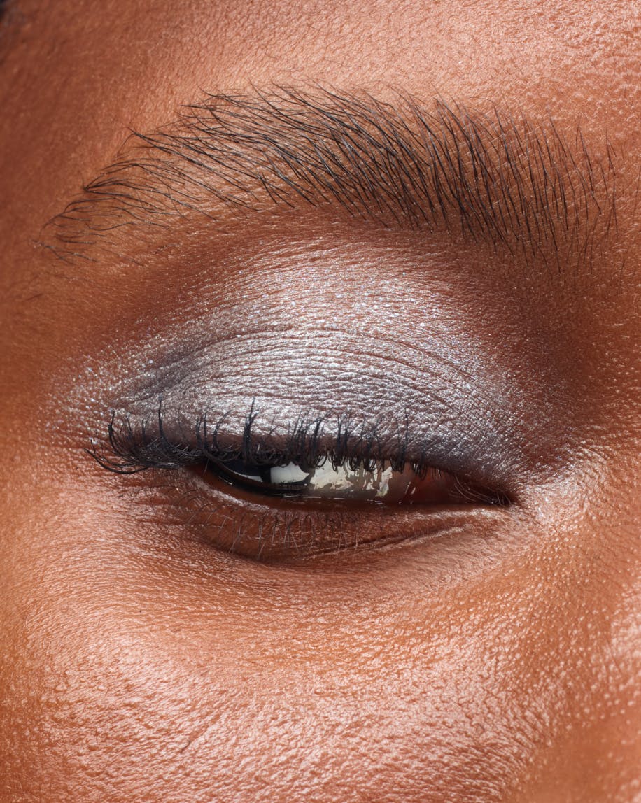 LumeVeil Glistening Eye Glow