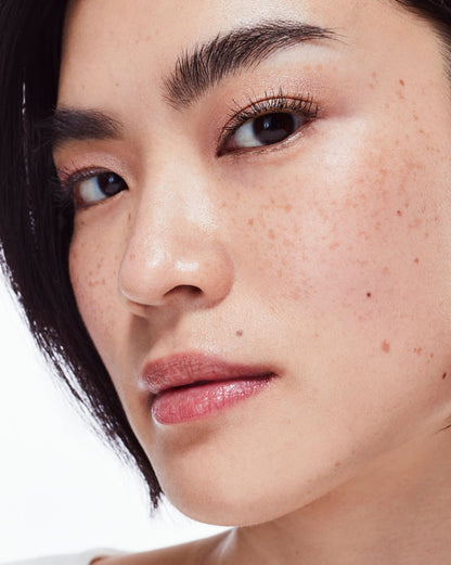 LumeVeil Glistening Eye Glow